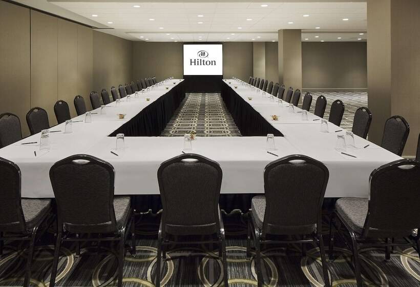 هتل Hilton Chicago O'Hare Airport