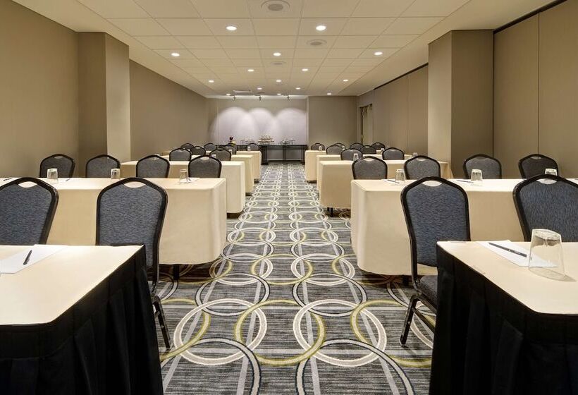 هتل Hilton Chicago O'Hare Airport