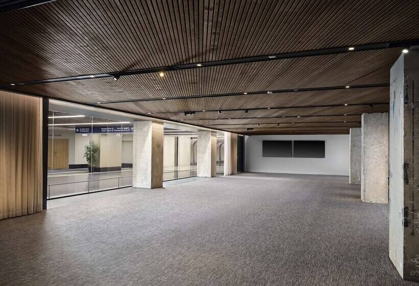 هتل Hilton Chicago O'Hare Airport