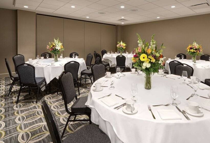 هتل Hilton Chicago O'Hare Airport