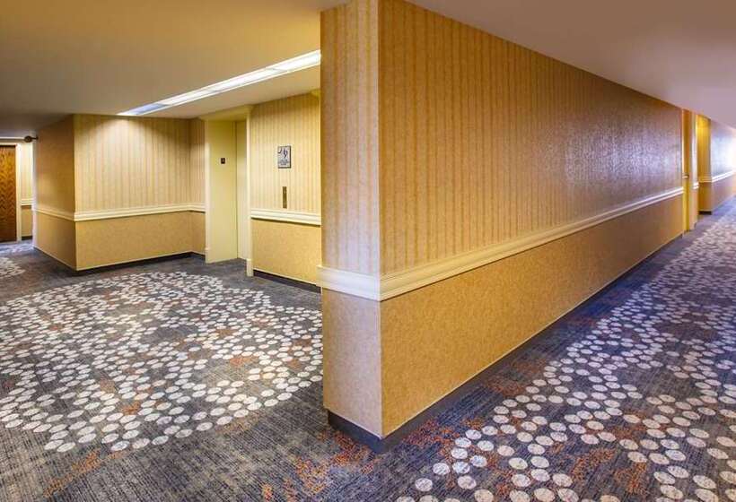 هتل Hilton Chicago/northbrook