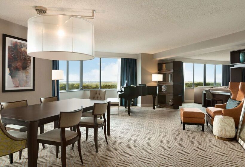 Hilton East Brunswick Hotel & Executive Meeting Center