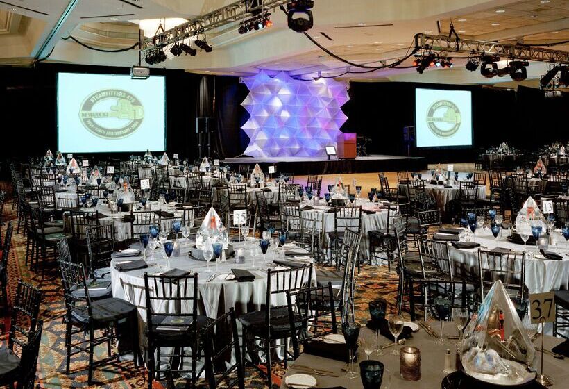 Hilton East Brunswick Hotel & Executive Meeting Center