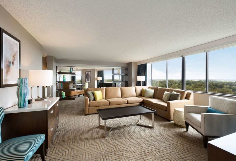 Hilton East Brunswick Hotel & Executive Meeting Center