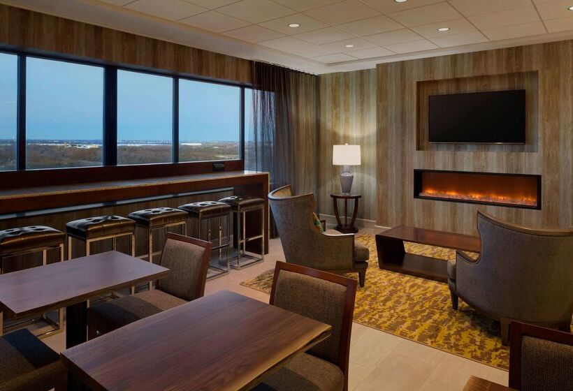 Hilton East Brunswick Hotel & Executive Meeting Center