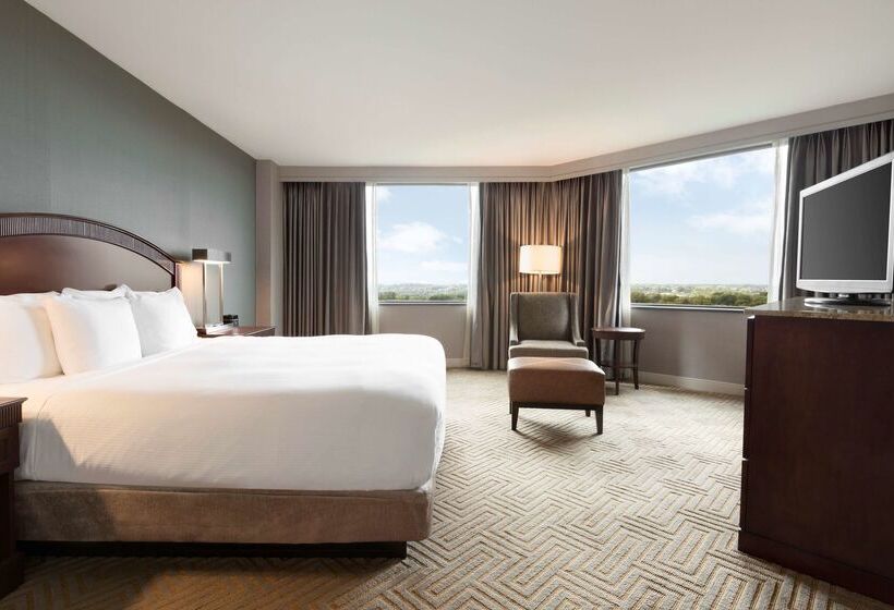 Hilton East Brunswick Hotel & Executive Meeting Center