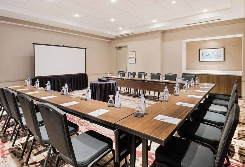 هتل Hilton Garden Inn Chicago Downtown/magnificent Mile