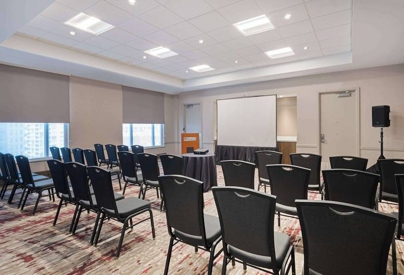 هتل Hilton Garden Inn Chicago Downtown/magnificent Mile