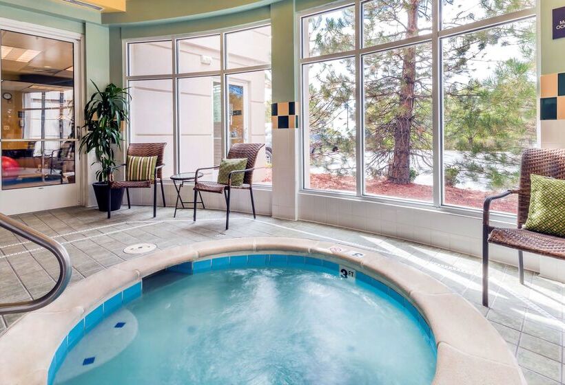 בית מלון כפרי Hilton Garden Inn Denver Airport