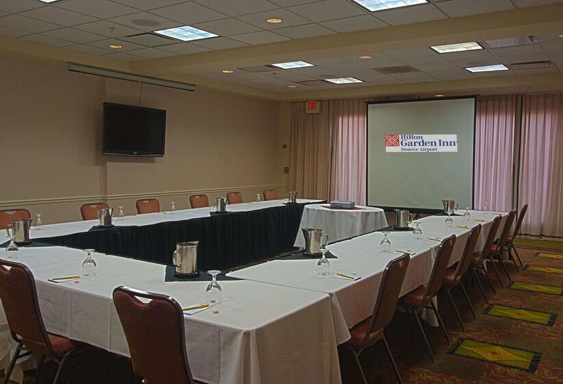 בית מלון כפרי Hilton Garden Inn Denver Airport