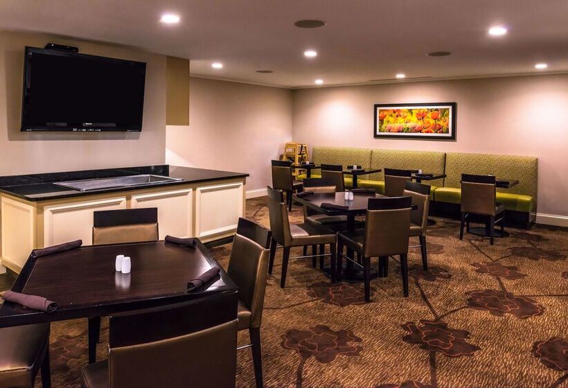 فندق Hilton Garden Inn Detroit   Southfield, Mi