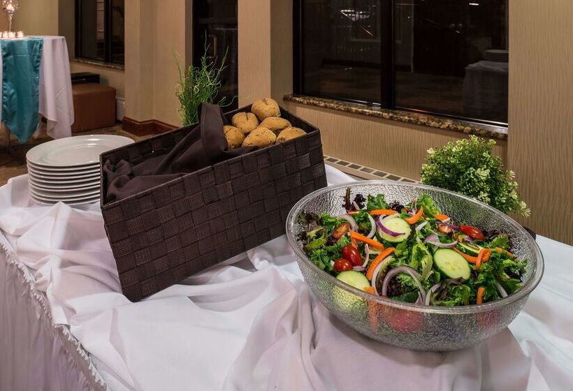 فندق Hilton Garden Inn Detroit   Southfield, Mi