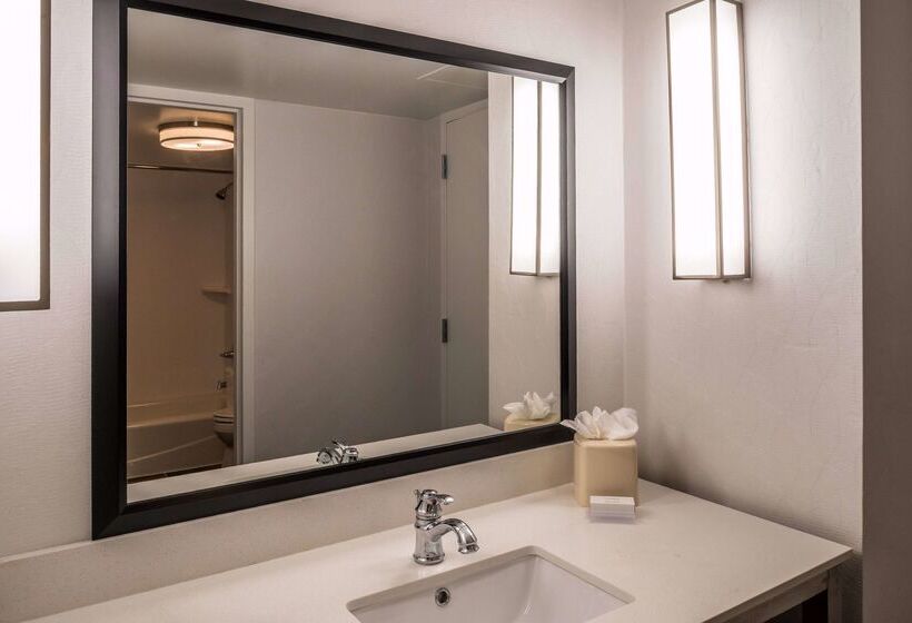 فندق Hilton Garden Inn Detroit   Southfield, Mi