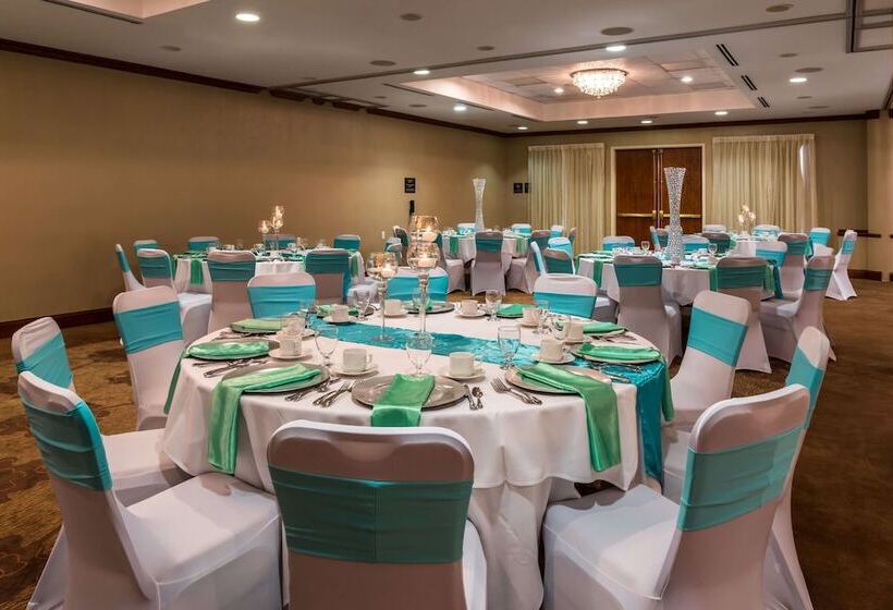 فندق Hilton Garden Inn Detroit   Southfield, Mi