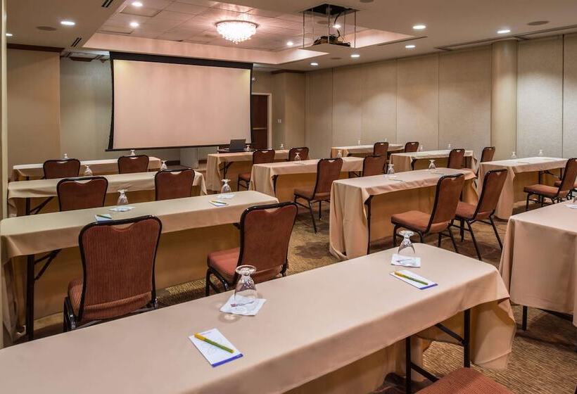 فندق Hilton Garden Inn Detroit   Southfield, Mi