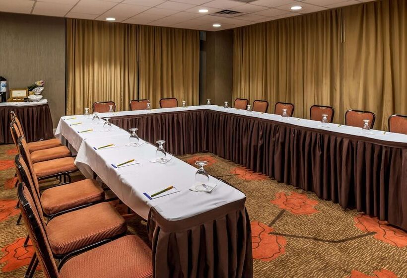 فندق Hilton Garden Inn Detroit   Southfield, Mi