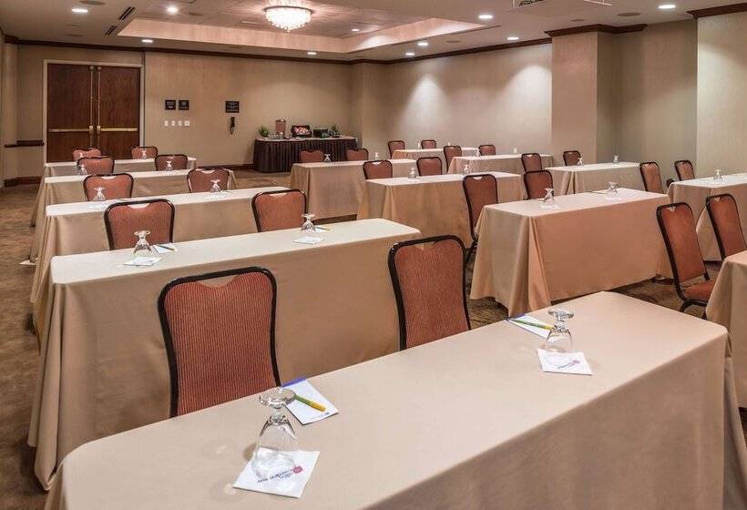 فندق Hilton Garden Inn Detroit   Southfield, Mi