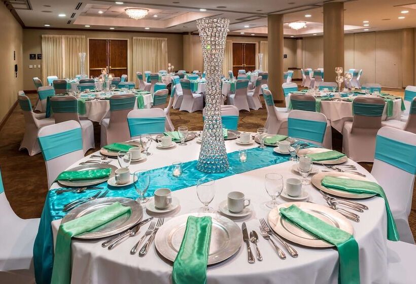 فندق Hilton Garden Inn Detroit   Southfield, Mi