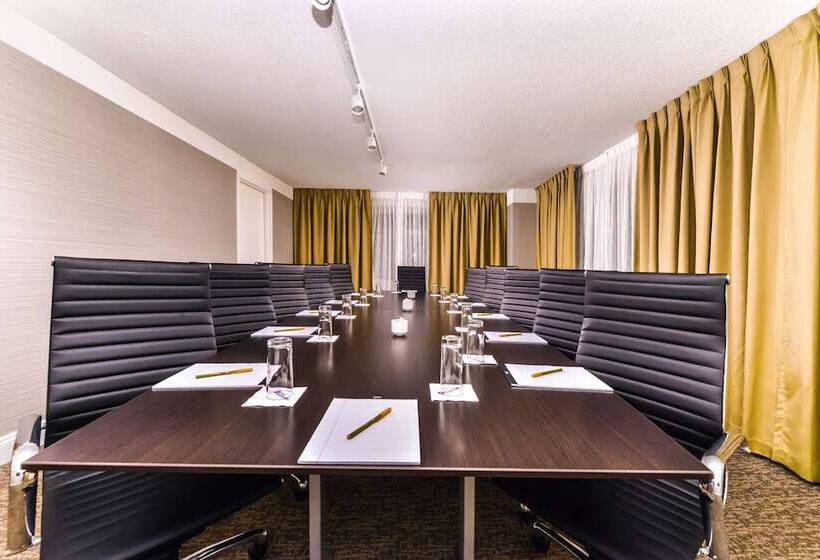 فندق Hilton Garden Inn Detroit   Southfield, Mi