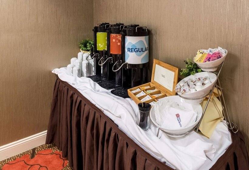 فندق Hilton Garden Inn Detroit   Southfield, Mi