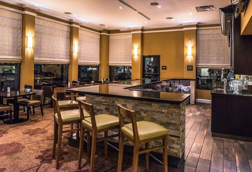 فندق Hilton Garden Inn Detroit   Southfield, Mi