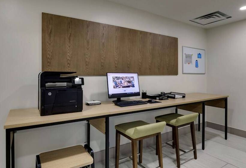 Отель Hilton Garden Inn Fort Worth/fossil Creek