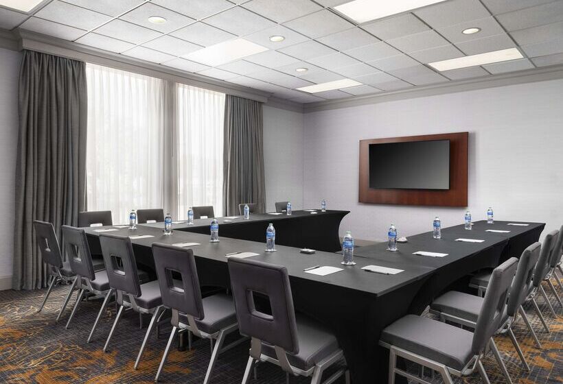 هتل Hilton Garden Inn Las Colinas