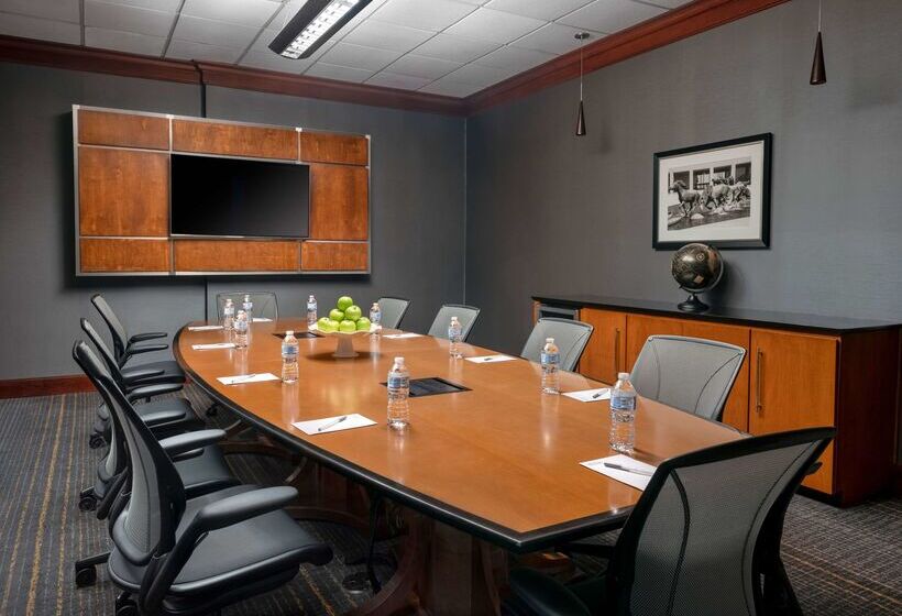 هتل Hilton Garden Inn Las Colinas