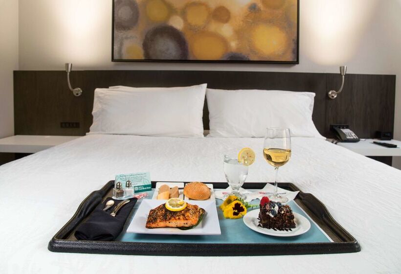 هتل Hilton Garden Inn Las Colinas