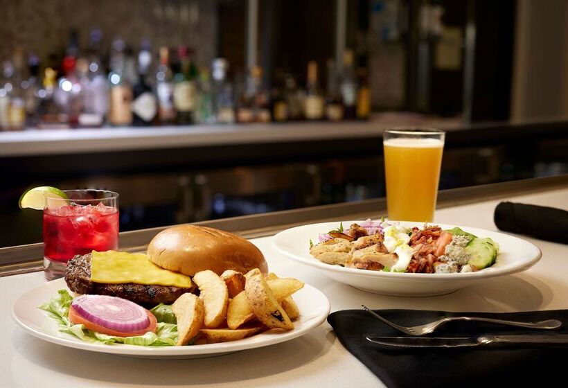 هتل Hilton Garden Inn Las Colinas