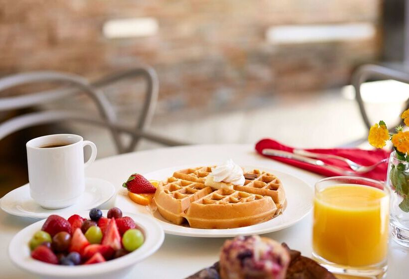 هتل Hilton Garden Inn Las Colinas