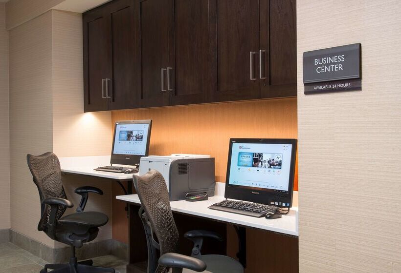 هتل Hilton Garden Inn Lexington Hamburg