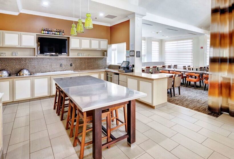 هتل Hilton Garden Inn Portland Airport