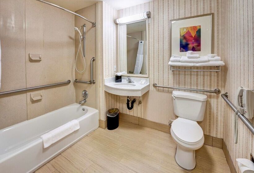 هتل Hilton Garden Inn Portland Airport