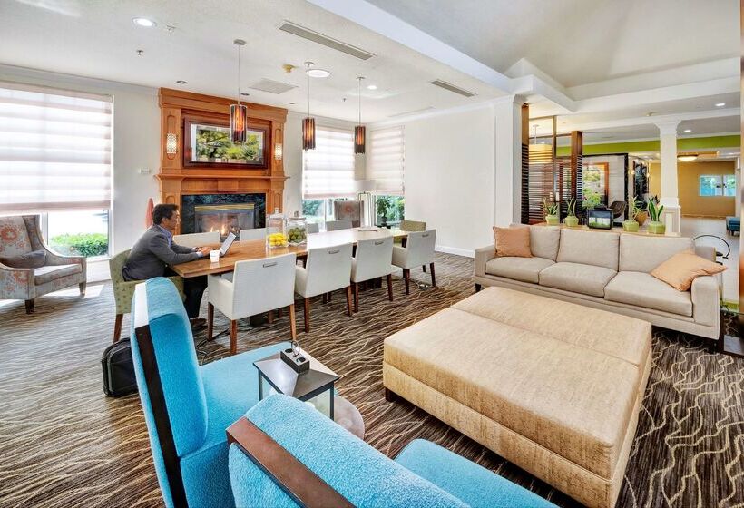 هتل Hilton Garden Inn Portland Airport