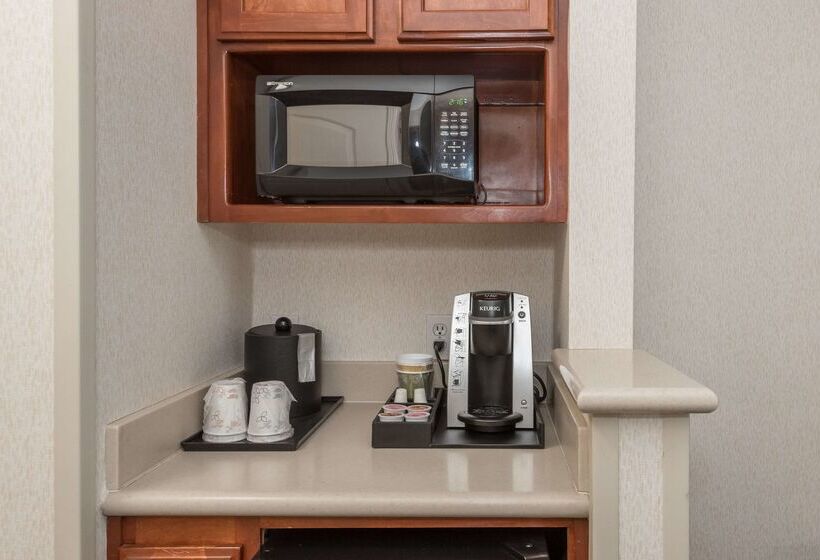 هتل Hilton Garden Inn Portland Airport