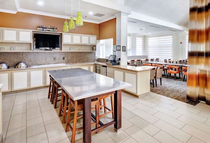 هتل Hilton Garden Inn Portland Airport