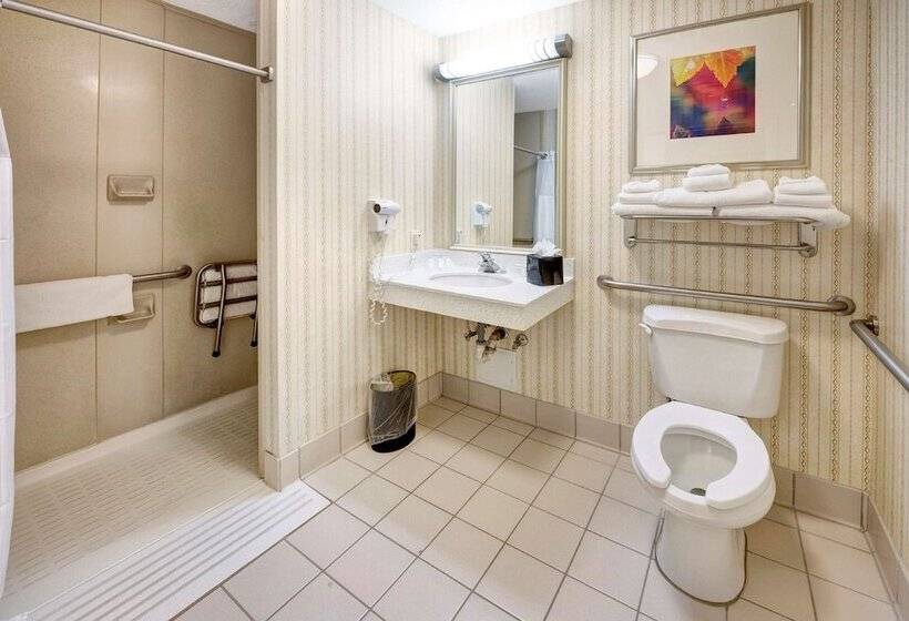 هتل Hilton Garden Inn Portland Airport