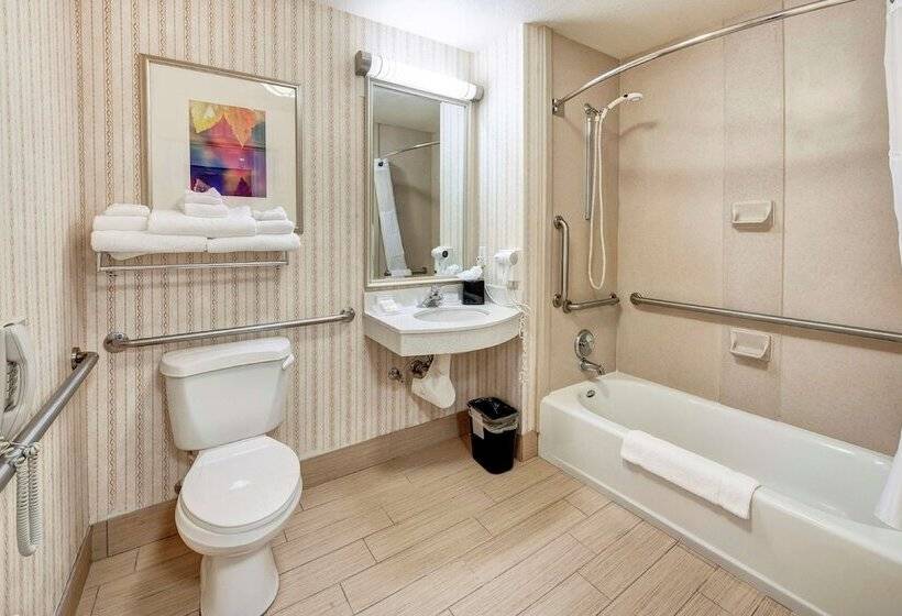 هتل Hilton Garden Inn Portland Airport