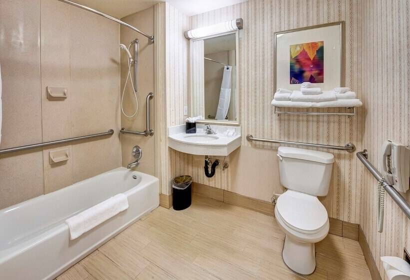 هتل Hilton Garden Inn Portland Airport