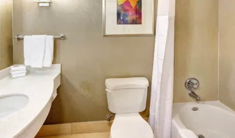 هتل Hilton Garden Inn Portland Airport