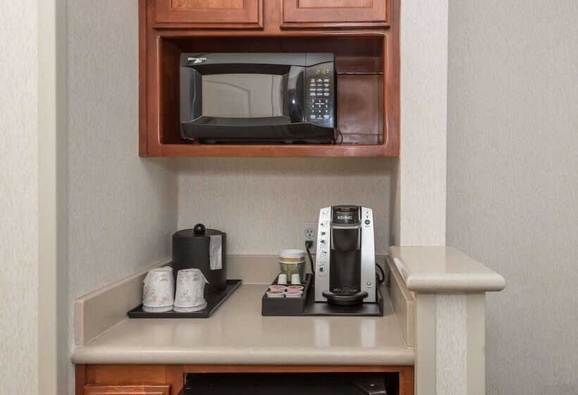 هتل Hilton Garden Inn Portland Airport