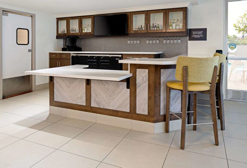 Отель Hilton Garden Inn Roseville