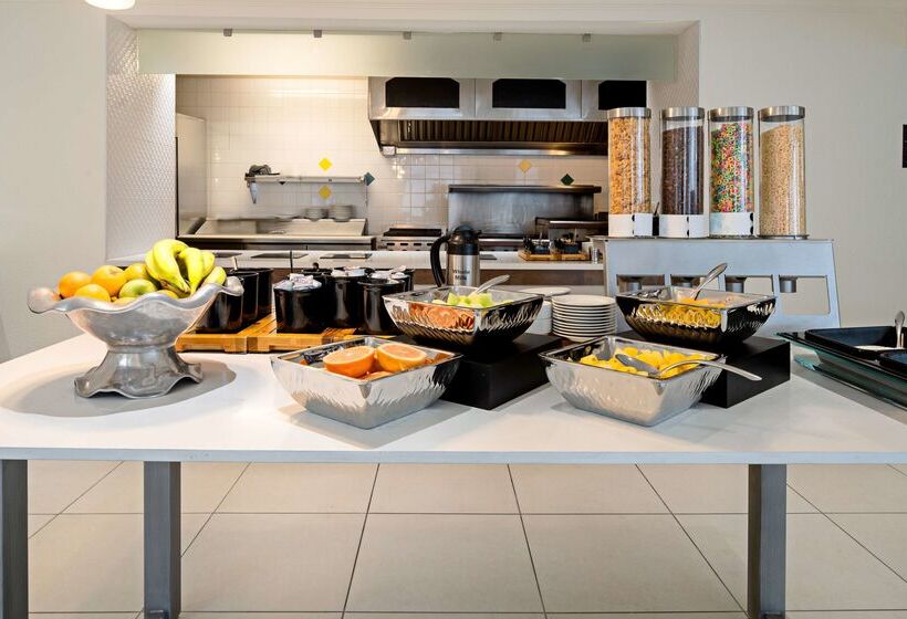 Отель Hilton Garden Inn Roseville