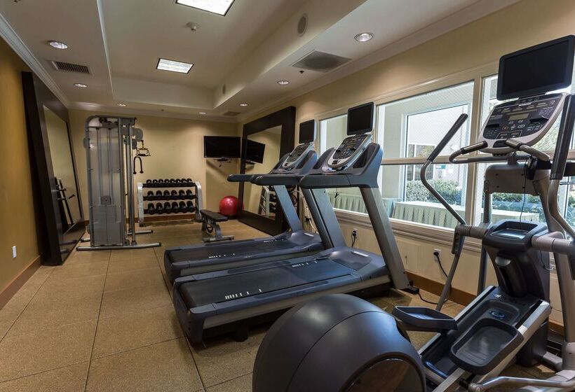 בית מלון כפרי Hilton Garden Inn San Mateo