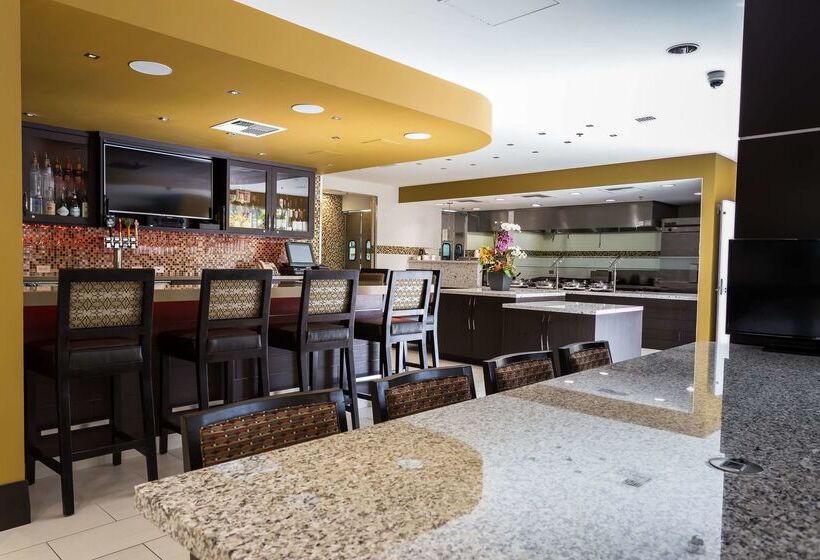 בית מלון כפרי Hilton Garden Inn San Mateo