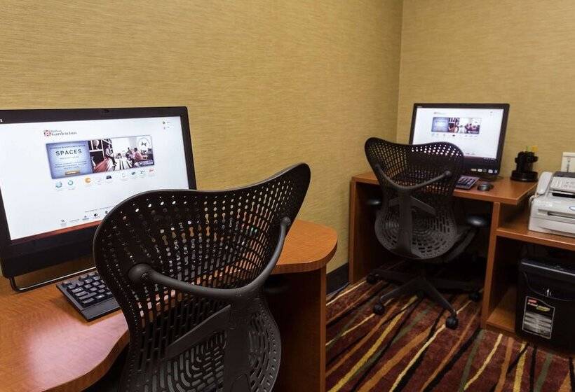 בית מלון כפרי Hilton Garden Inn San Mateo