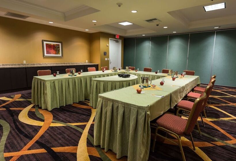 בית מלון כפרי Hilton Garden Inn San Mateo