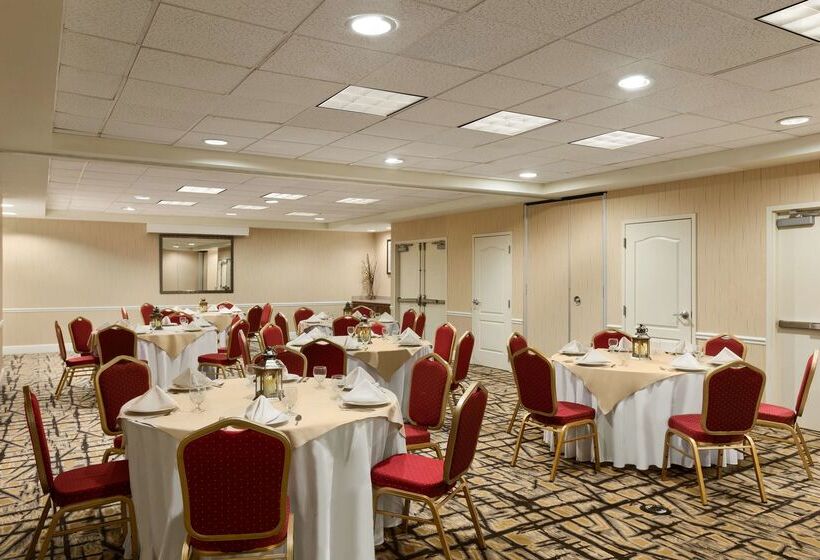 בית מלון כפרי Hilton Garden Inn Shelton