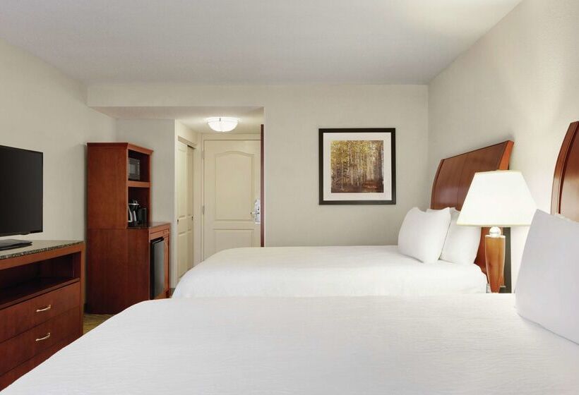 בית מלון כפרי Hilton Garden Inn Shelton